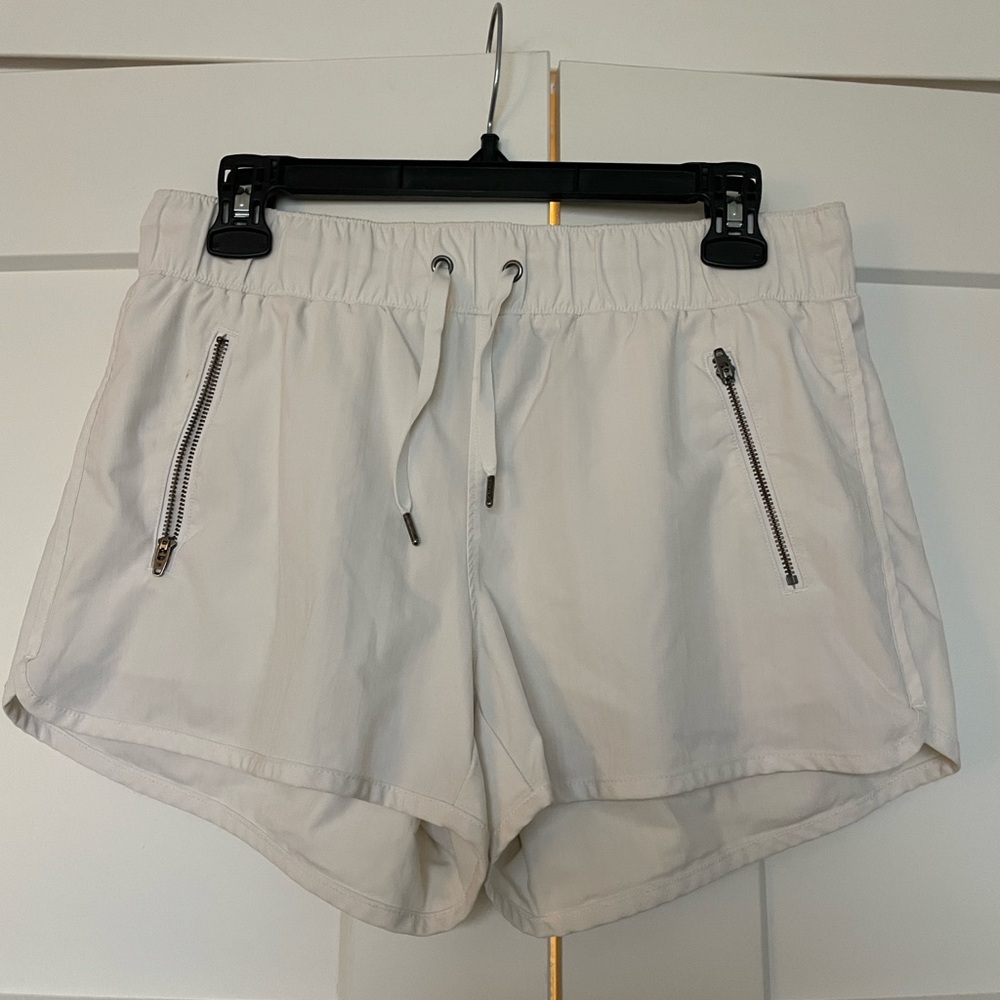 Athleta Women's White Athletic Shorts with Zipper Pockets